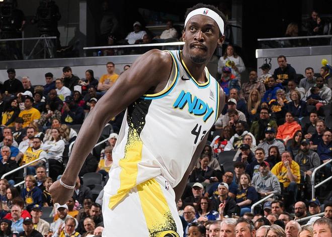 西亚卡姆重要时刻表现优异,快船带队取胜!全场沸腾不已 西亚卡姆重要时刻表现优异,快船带队取胜!全场沸腾不已